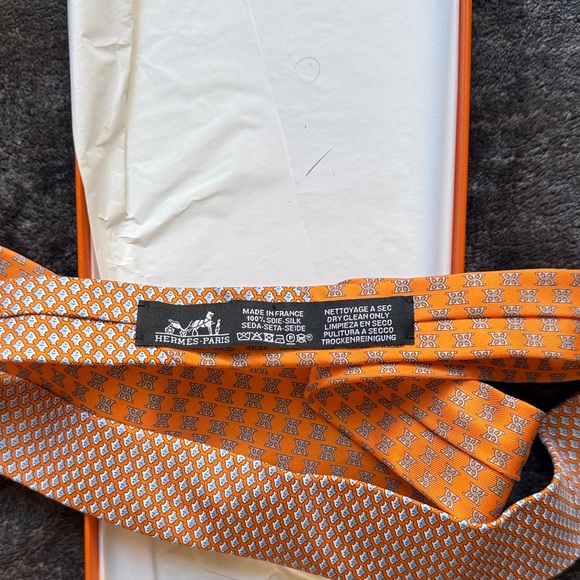 Unworn Hermes Tie - Picture 3 of 3